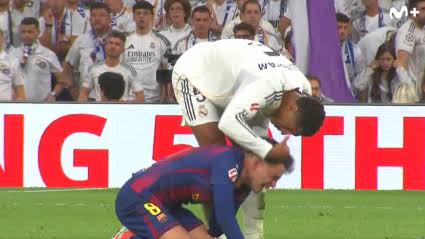 culeniaa's tweet photo. this is still one of the gayest things ever done on a football pitch idc https://t.co/hm8IL7IGHu