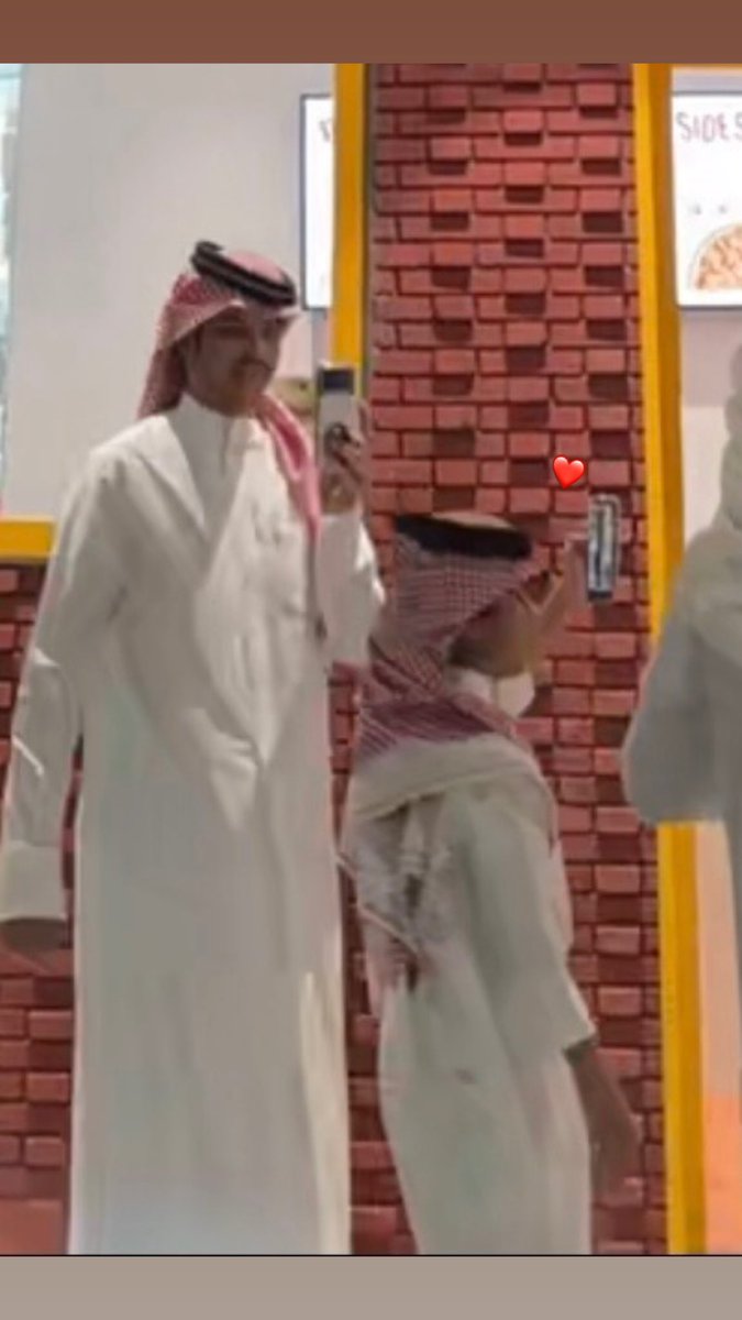 Fat_451's tweet photo. ميين الكتكوت الي يعلن هذا. 
صدقوني هذاا الطف معلن ممكن تشوفونه عذراً لكل الي اعلنو معه احمداني فااز باعلانه قبل حتى تشوفه🥺🤏🏼❤️❤️❤️❤️❤️
#احمد_قزيع_السهلي | #فراج_قزيع_السهلي. https://t.co/b77HSmh7xL