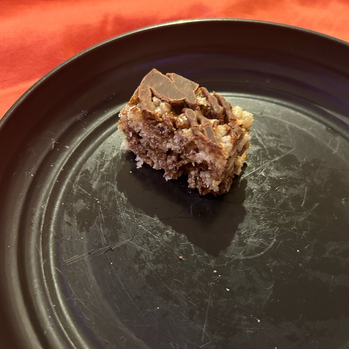 CuttingToad's tweet photo. little chocolate marshmallow treat :3
~82c https://t.co/CZEpw8jM0i