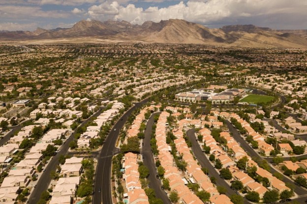 Attomdata's tweet photo. HOA-related foreclosure filings are on the rise. Read the latest @WSJ article by Veronica Dagher featuring @Attomdata data on the financial pressures driving more associations to pursue foreclosure actions.
https://t.co/SHps6BCuFS https://t.co/lHVla8CX2i