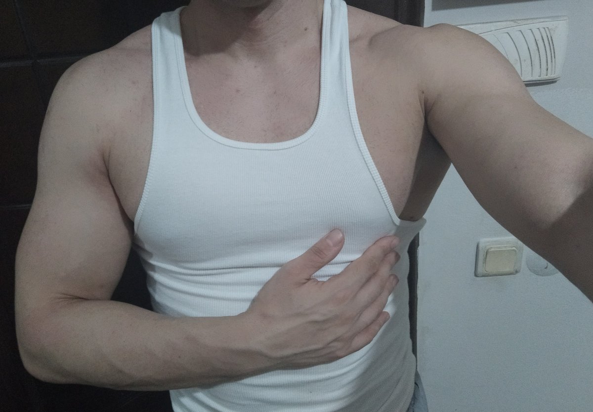 Lovejunkkiee's tweet photo. 5 yıldır evde spor yapiyorm salona ihtiyac yok https://t.co/1TT6BylsRl