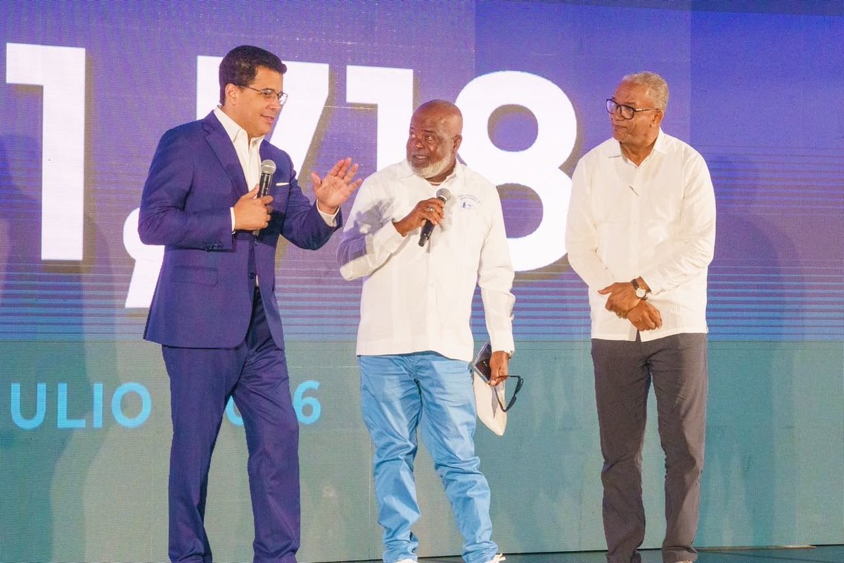 TurismoRD's tweet photo. 👤 @DavidColladoM: «…la alianza con el sector privado, la banca y toda la cadena de valor».

🎉🛬 De enero a julio, la República Dominicana ha recibido 5,885,259 turistas vía aérea y 1,814,859 vía crucero 🛳️, para un total de 7,700,118 visitantes.

#2026OtroAñoDeRécords https://t.co/QrTEbTP3fs