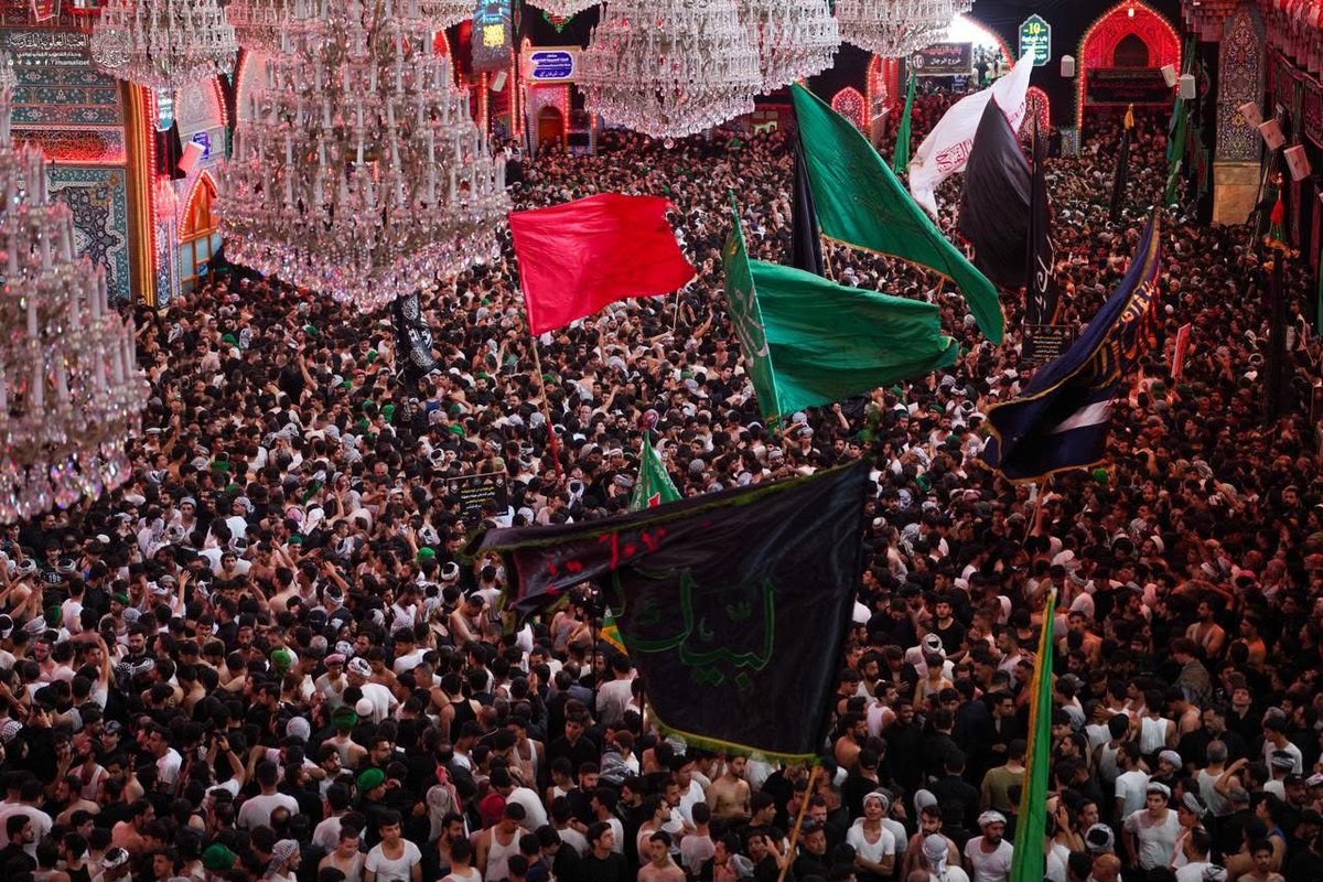 ImamAli_UR's tweet photo. اربعینِ حسینیؑ کے موقع پر اہلِ نجف کی کربلائے معلیٰ میں پُرشکوہ عزاداری

اربعینِ حسینیؑ کے موقع پر نجفِ اشرف کے عزادار حرمِ مطہر حضرت اباعبداللہ الحسینؑ میں حاضر ہوئے اور کربلائے معلیٰ میں عزاداری و سوگواری کی۔

حرم مقدس امیرالمومنین علیہ السلام کے میڈیا سینٹر کے کیمرے کی آنکھ سے یہ روح پرور مناظر ملاحظہ فرمائیں۔