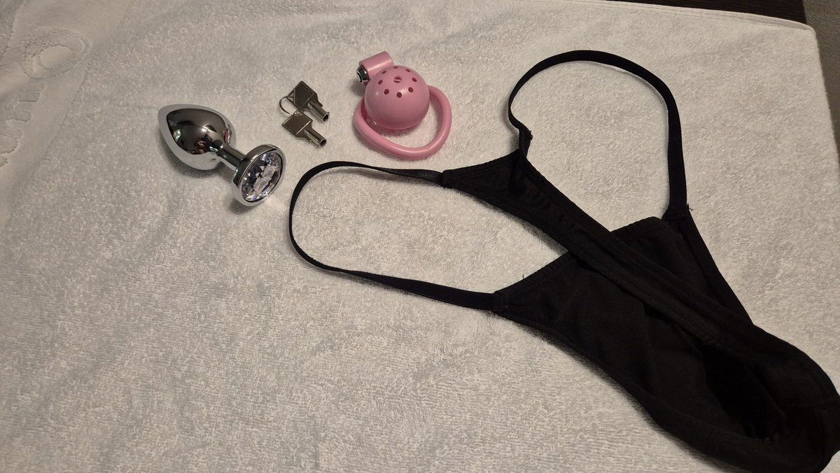 Dany502022's tweet photo. This is what a locked sissy needs
Cage + plug + panties
Accepted and exposed

#sissy #buttplug https://t.co/G4DbewLRr6