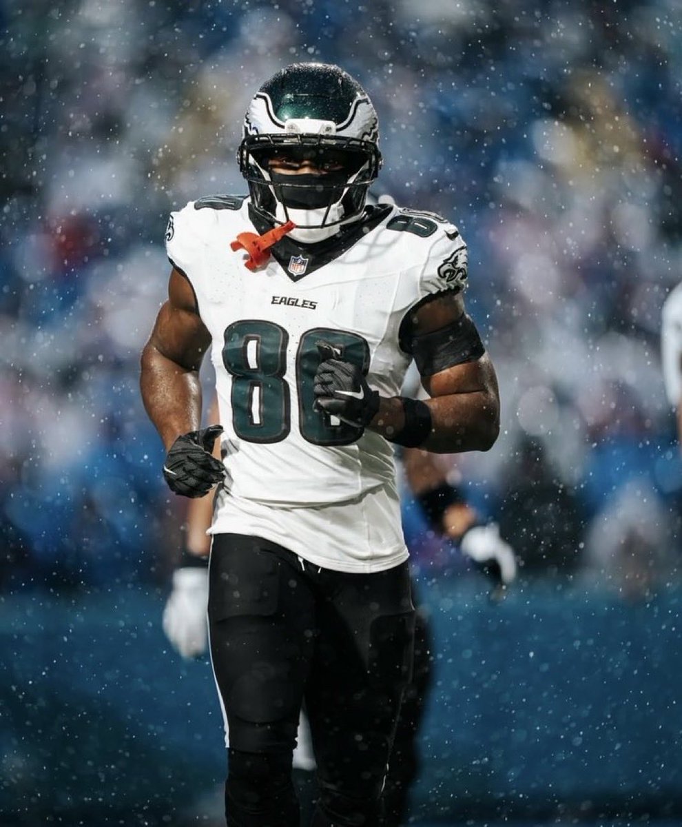 CooperDeJawn3's tweet photo. Darius Cooper has been one of the biggest stock risers of Eagles camp. Now finish the climb 🦅 https://t.co/NBS4chEubX