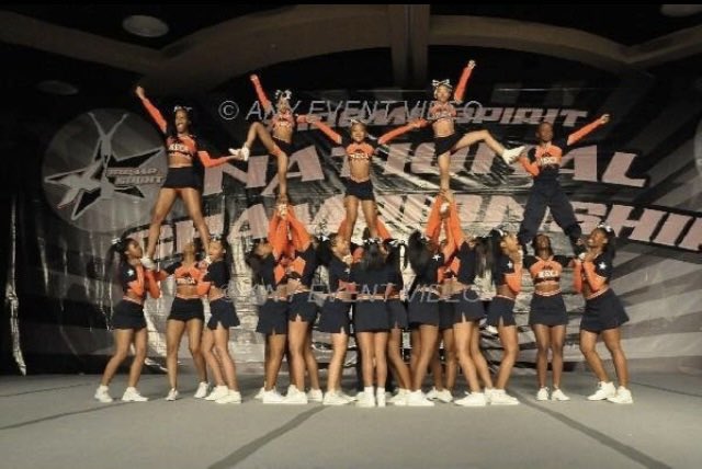 CurttiMagurtti's tweet photo. i was an allstar cheerleader. https://t.co/gfZGWqzn1M