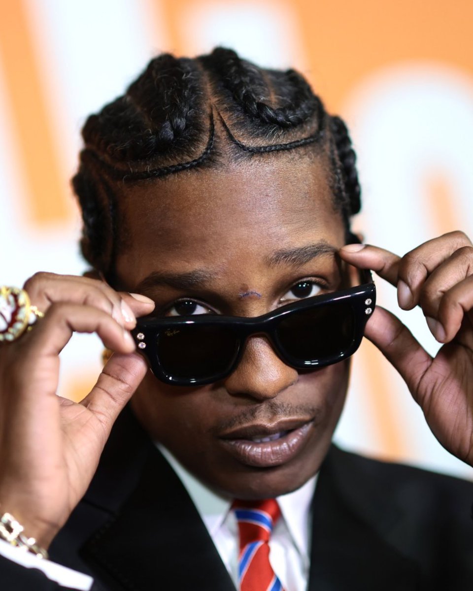 finstanextdoor's tweet photo. A$AP Rocky takes back offer to work with graphic designer after they publicly shared his private DM

“This is just distasteful. Well I guess we won’t be working, best of luck buddy” https://t.co/8VdVrWB2M0