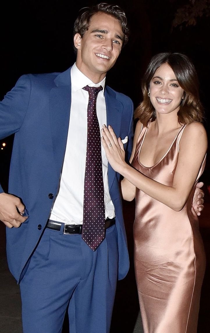 riskytini's tweet photo. Je suis vraiment nostalgique de ce couple attrapez pas ma veste svp

(La dernière photo est encore mon fond d'écran dr tablette je blague pas....) https://t.co/un436Qiqgg