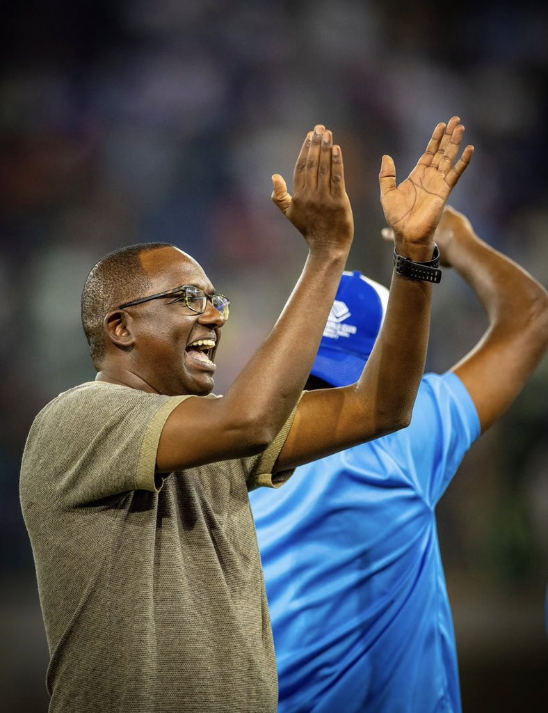 imfuraluc01's tweet photo. MWALIMU W’UMUPIRA! 

COACH FRANCIS IYI #CECAFA ARANYEMEJE PE! 

Uyu mukino, icyemezo yafashe cyo KUREKERA ikipe umupira gikoze ikinyuranyo PE. 

UBURYO ABAKINNYI BE BARI MU MYANYA YABO, KANDI BAGAKORA NK’IKIPE NTABWO WAKWEMERA KO ABAKINNYE 16 BAKINNYE UYU MUKINO, 3 BONYINE…. BONYINE ARIBO YARI AFITE UMWAKA USHIZE. (KABANGE, GANIJURU & TAMBWE) 

ICYO BITA AKABOKO K’UMUTOZA. 

#KAGAMECUP YA 2026 ARAYEGUKANA? 

AHO IGEZE NTA WAHAKEKAGA MBERE YA #CECAFA …. 

AHABWE INDABYO ZE YARI #AFISEPLAN 💙🤍🙏

@BBKIGALIFM 89.7 FM