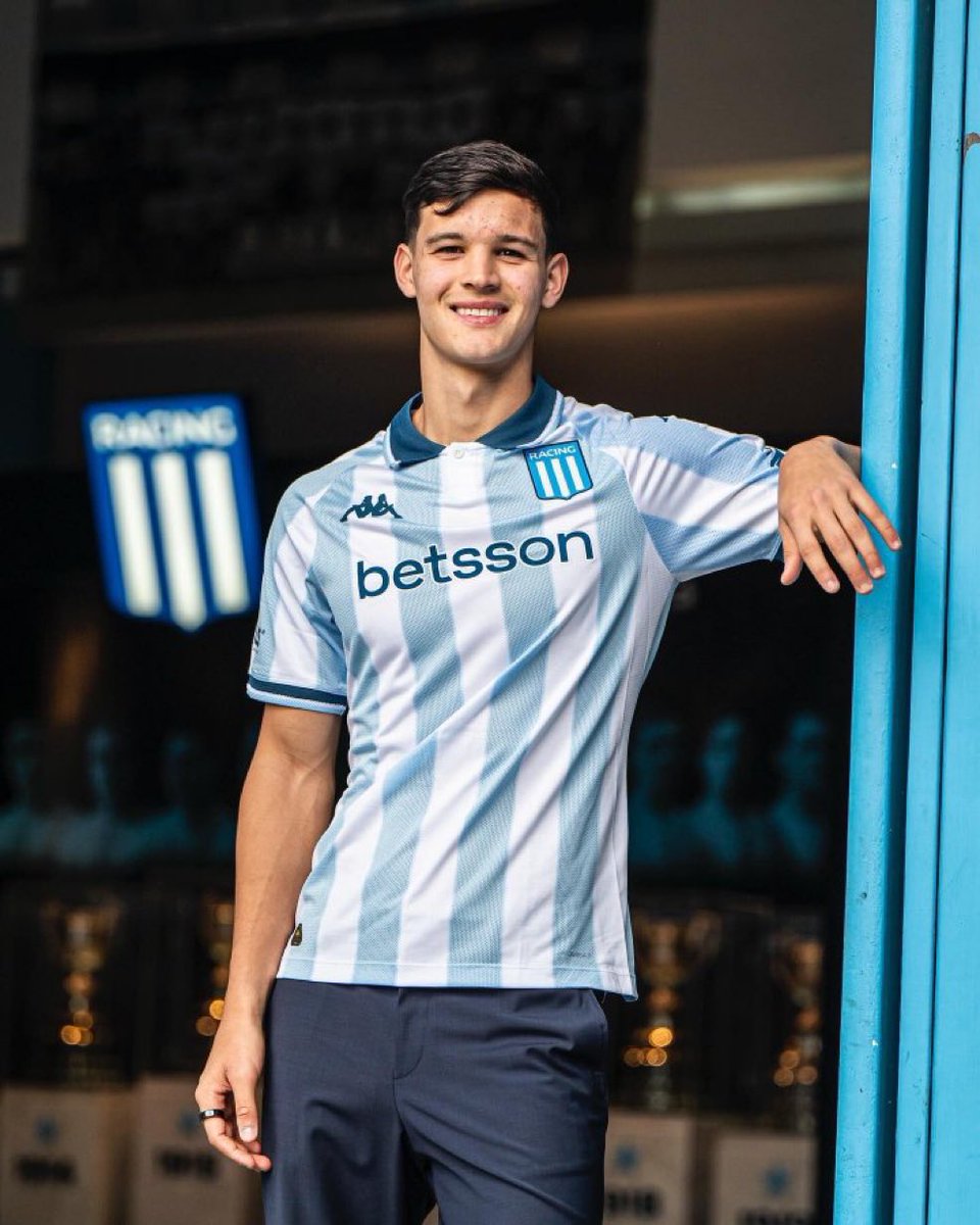 DavilaTomi's tweet photo. #Racing Por primera vez, Valentin Carboni hizo trabajos con pelota, tras la rotura de ligamentos. 

Avanza de muy buena manera la recuperación y se cumplirán los plazos establecidos. Se espera que su vuelta sea aproximadamente en noviembre. https://t.co/T12tPnTbMW
