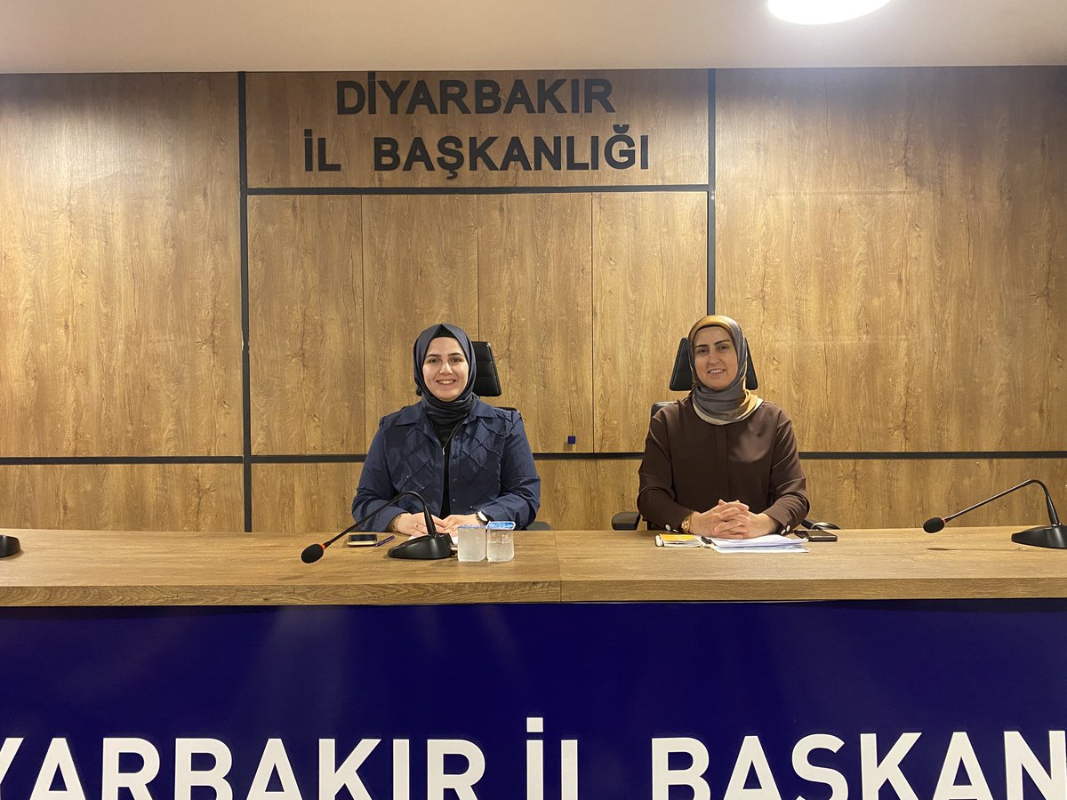 Akkadindiyarbkr's tweet photo. İl Kadın Kolları Başkanımız Sn. @mervenurseyit ’in  başkanlığında, yürütme kurulu üyelerimizle birlikte gerçekleştireceğimiz programlara ilişkin değerlendirme ve istişare toplantımızı gerçekleştirdik. Toplantımızın hayırlara vesile olmasını diliyoruz .#akkadın #Keşfetteyiz https://t.co/u5Pu45Tx9Z