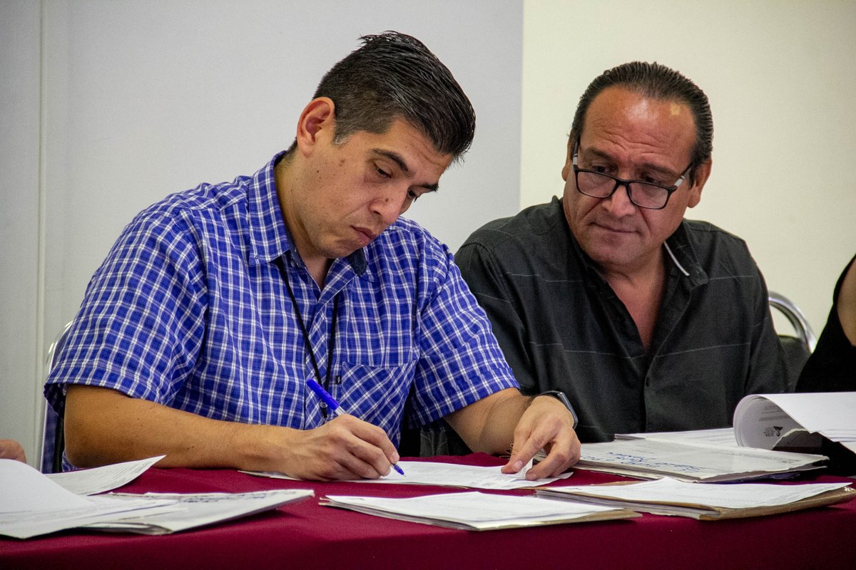 IsssteAgs's tweet photo. a los lineamientos y la metodología en la prescripción de esta prestación. La reunión se efectuó en la sala de usos múltiples del edificio delegacional del ISSSTE, y se contó con la asistencia del director del Hospital General, así como directores y encargados de las... . 🧵 2/3 https://t.co/HbJGihM7z6