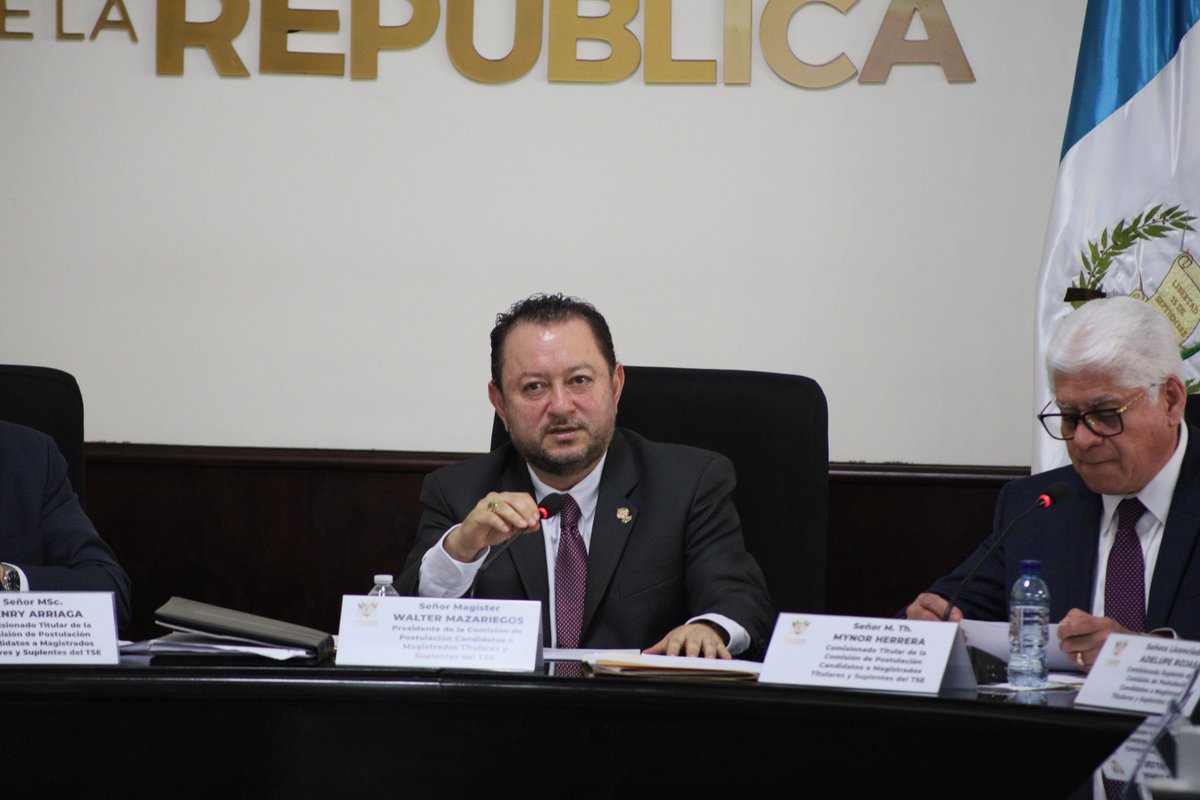 lahoragt's tweet photo. #UrgenteLH | 📌 La Sala Sexta de lo Contencioso Administrativo otorga amparo provisional a Walter Mazariegos y obliga a la Contraloría General de Cuentas a otorgarle el finiquito para que pueda asumir el cargo de rector. El documento fue emitido a finales de julio. 

✍️: Sergio Osegueda/LH
📹: Archivo La Hora