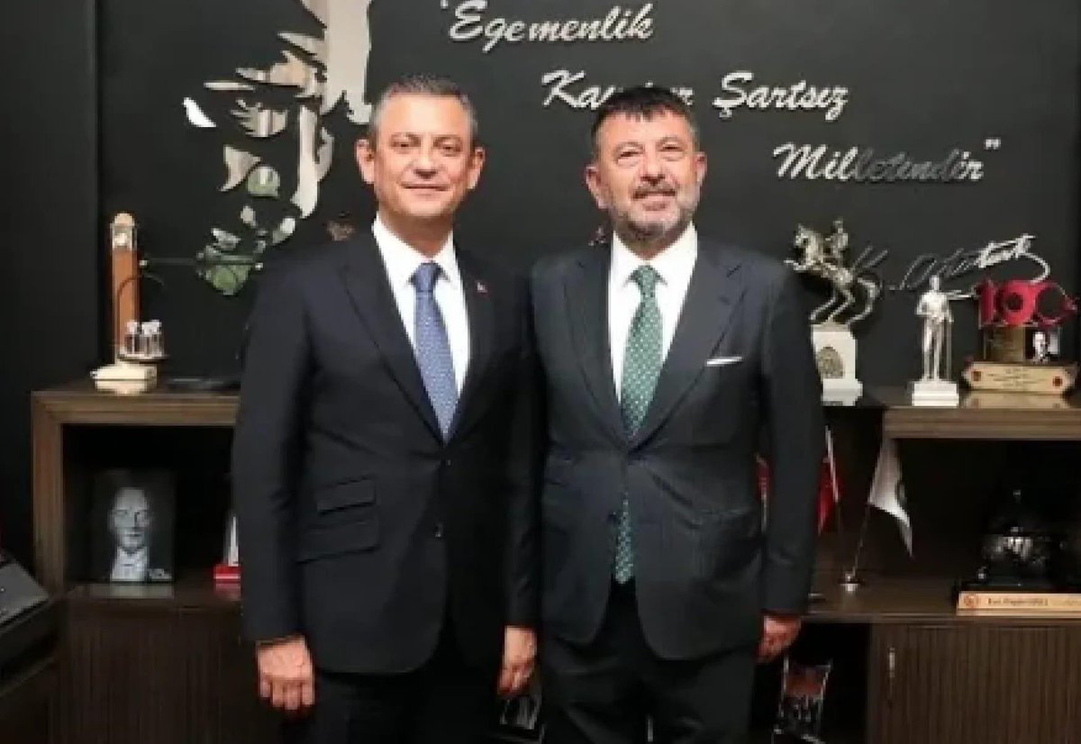 nowhaber's tweet photo. Ankara Cumhuriyet Başsavcılığı, #ÖzgürÖzel ve #VeliAğbaba hakkında "zincirleme şekilde rüşvet" aldıkları iddiasıyla dokunulmazlıklarının kaldırılması talebiyle fezleke düzenledi. 

Fezlekeler, Adalet Bakanlığına gönderildi. https://t.co/vN6EDSADOz