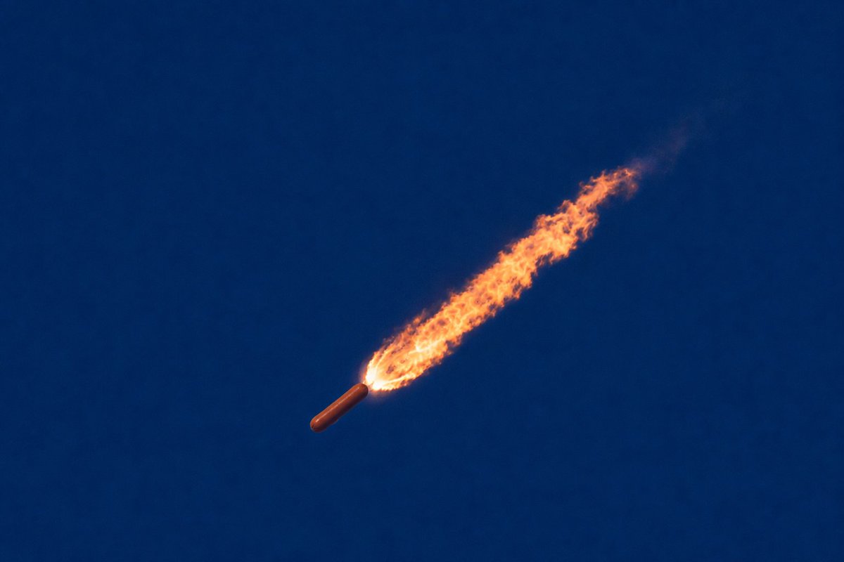 WienerXsol's tweet photo. Wiener 9 launches 24 Glizzylink satellites from California 🌭🚀 https://t.co/h3IjOeQUac