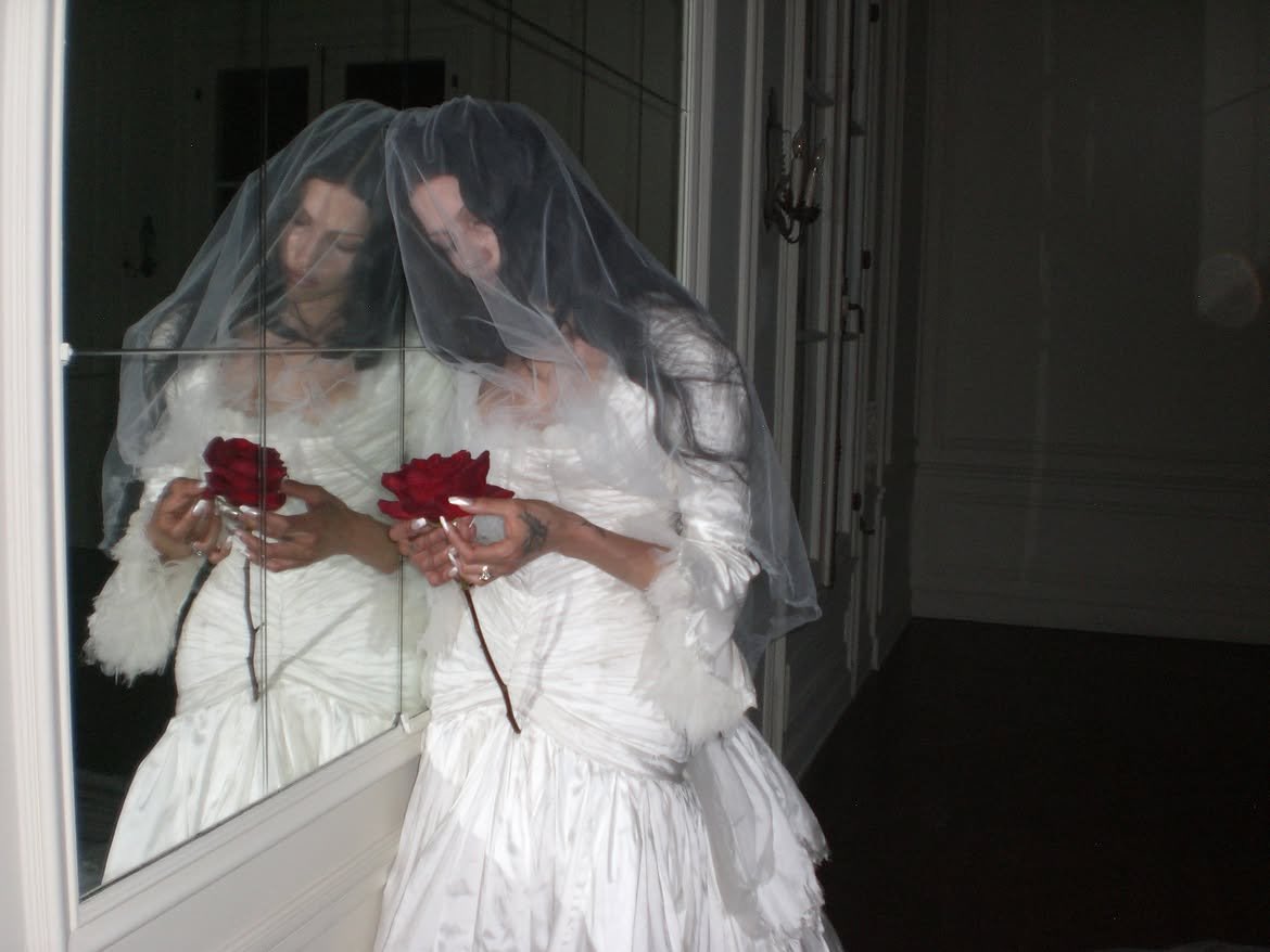 gabbriettedaily's tweet photo. Gabbriette shares wedding photos, taken by Indiana420bitch https://t.co/MUlVkKGp0i