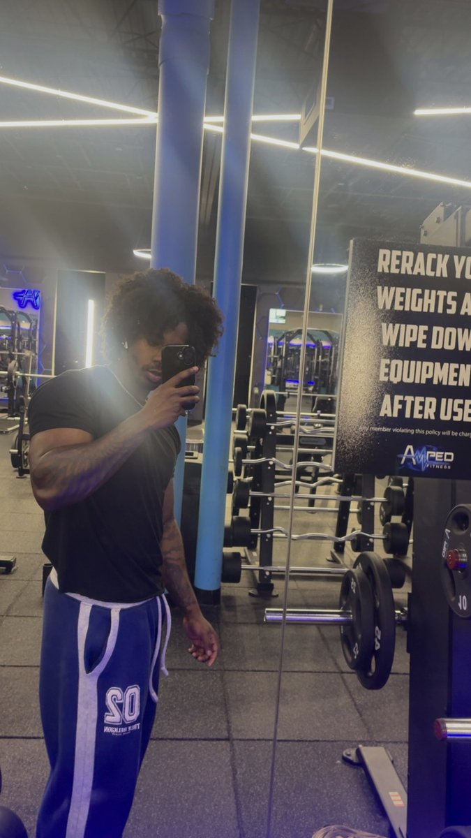 toomuchkaleb's tweet photo. Gym been hitting lately https://t.co/KztAiNuXRG