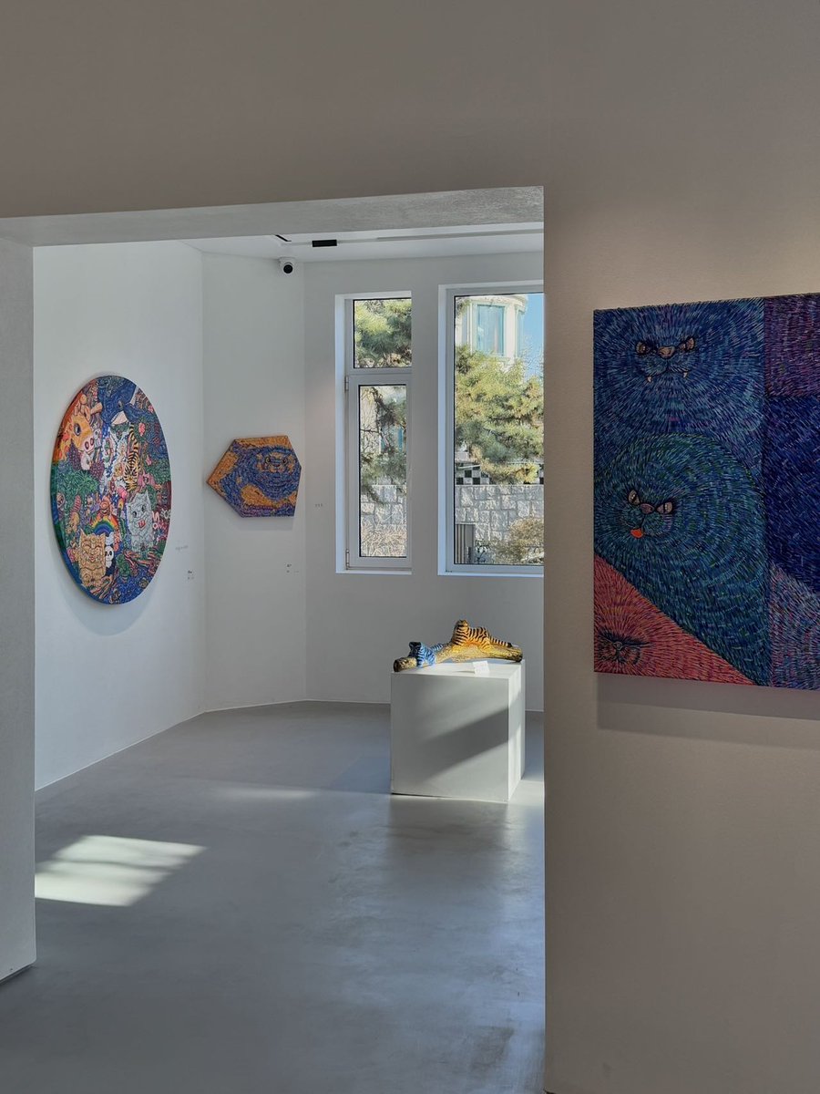 castevenson12's tweet photo. Step into a vibrant pop-up art studio this weekend! Feel textures of mixed-media works, chat with the artists, and take home a mini hand-painted sketch—small joys for creative souls. https://t.co/x6WKYg4Y3A