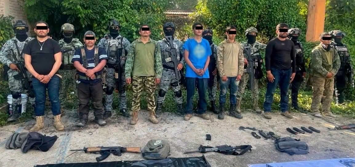 JazGCH's tweet photo. 🔴Detienen a siete personas en la comunidad de Santa Bárbara en Chilpancingo

A los detenidos les fueron aseguradas tres armadas largas, 13 cargadores, 566 cartuchos y dos motocicletas. Las autoridades no dieron más detalles https://t.co/vg7CXmMzgj