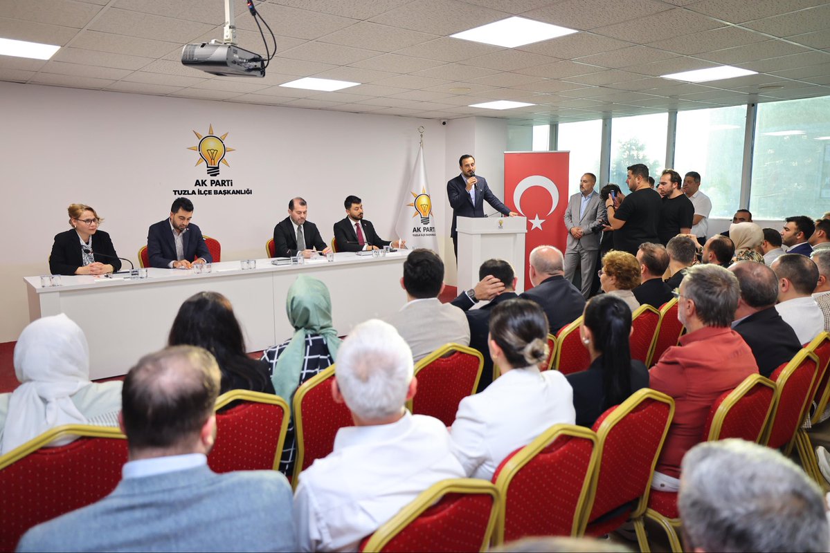 EyupKocalar's tweet photo. Genişletilmiş İlçe Toplantımızı; İlçe Başkanımız Şeref Çolak başkanlığında, İl Başkanımız Abdullah Özdemir, İl Gençlik Kolları Başkanımız Nevzat Yüce, Belediye Başkanımız Eren Ali Bingöl ve teşkilatımızın yoğun katılımıyla gerçekleştirdik. https://t.co/JHh1AkLUdI