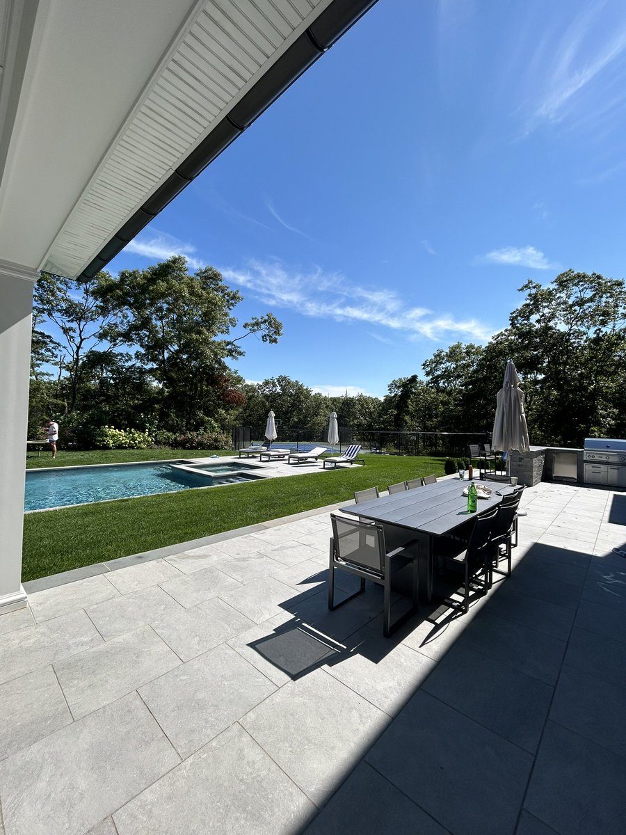 FHillsGReaper's tweet photo. Week straight of rain in New York, head out east with 3 Jews, whadyya know, perfect weather 🤔🤔 #NormMcDonald https://t.co/5z0vCkL0m4