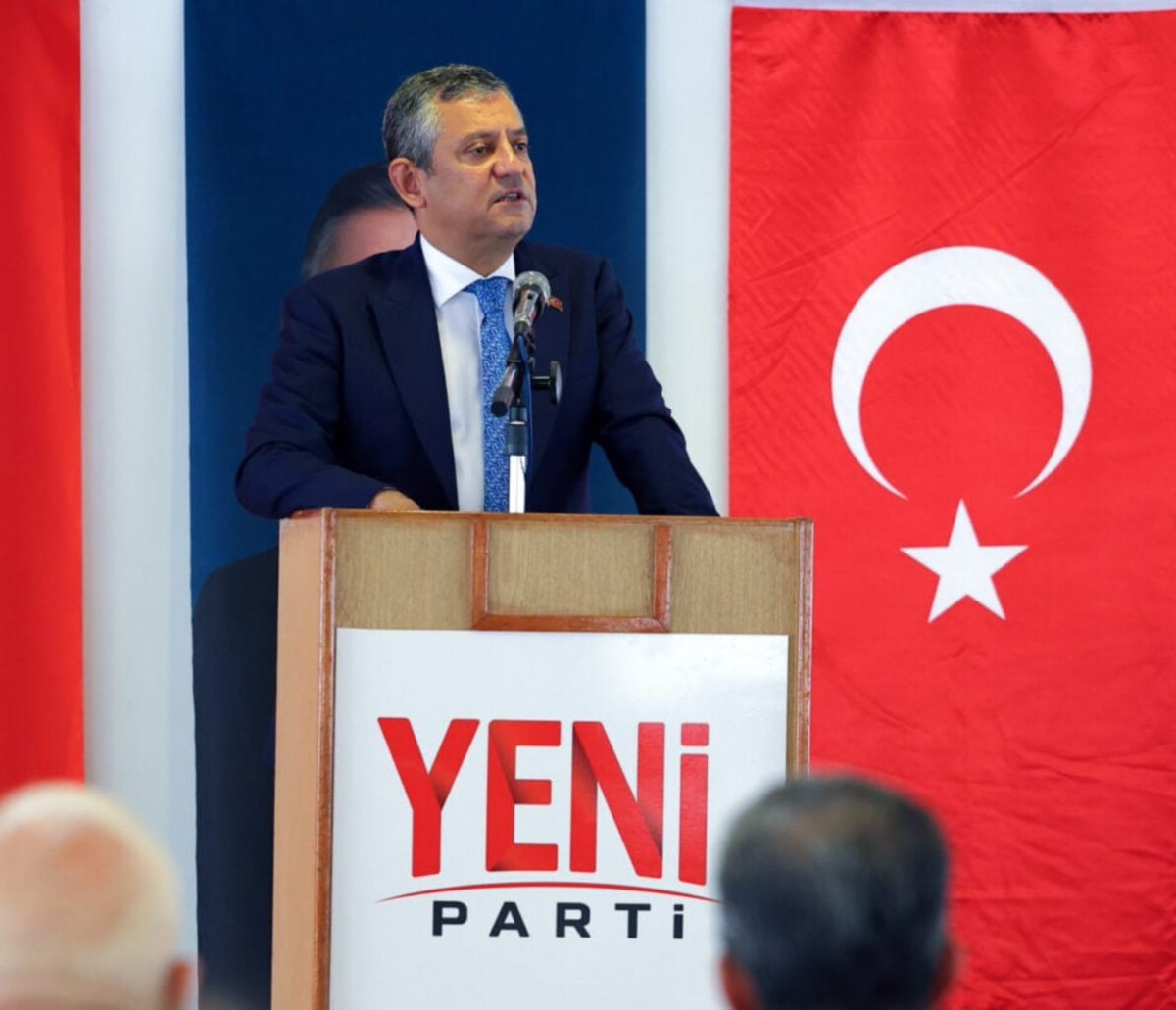 meattingmedya's tweet photo. SON DAKİKA | Ankara Cumhuriyet Başsavcılığı, Özgür Özel ve Veli Ağbaba hakkında "Zincirleme rüşvet almak" suçundan yürütülen soruşturma kapsamında dokunulmazlığının kaldırılması talebiyle fezleke düzenlendi. Düzenlenen fezlekenin Adalet Bakanlığı'na gönderildiği öğrenildi. https://t.co/mJt8LHvK6N