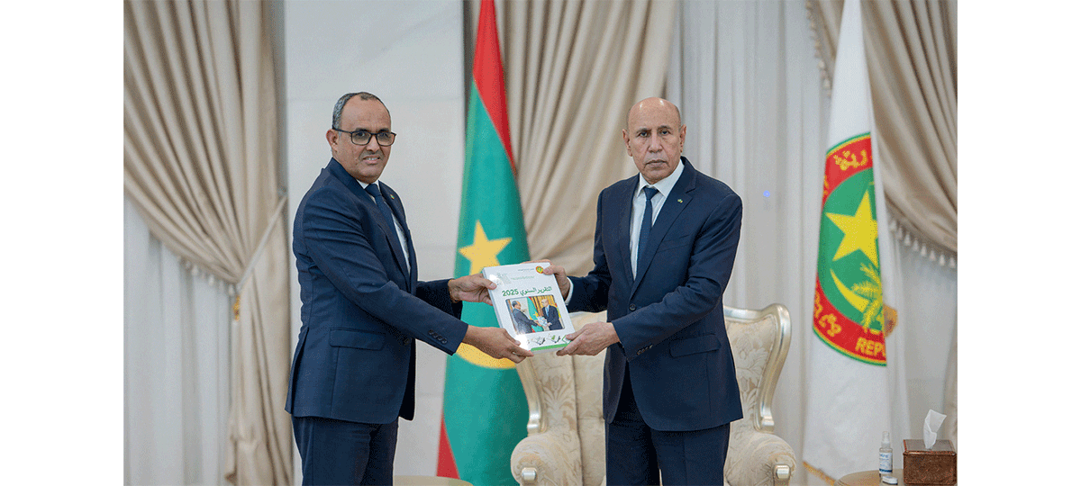 Mauritanie0tous's tweet photo. استقبل فخامة الرئيس محمد ولد الشيخ الغزواني، رئيس السلطة العليا للصحافة والسمعيات البصرية، السيد محمد عبد الله لحبيب، الذي سلّمه التقرير السنوي للسلطة العليا لسنة 2025، وذلك خلال لقاء بالقصر الرئاسي في نواكشوط. https://t.co/lvx83l5PU4