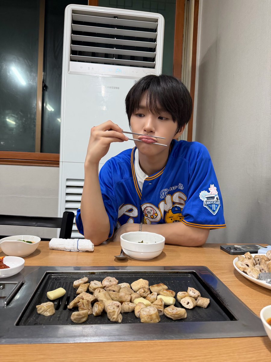 Tokndayhi's tweet photo. 우리 강아지 진짜 귀여워ㅠ https://t.co/uv19S3xYPA