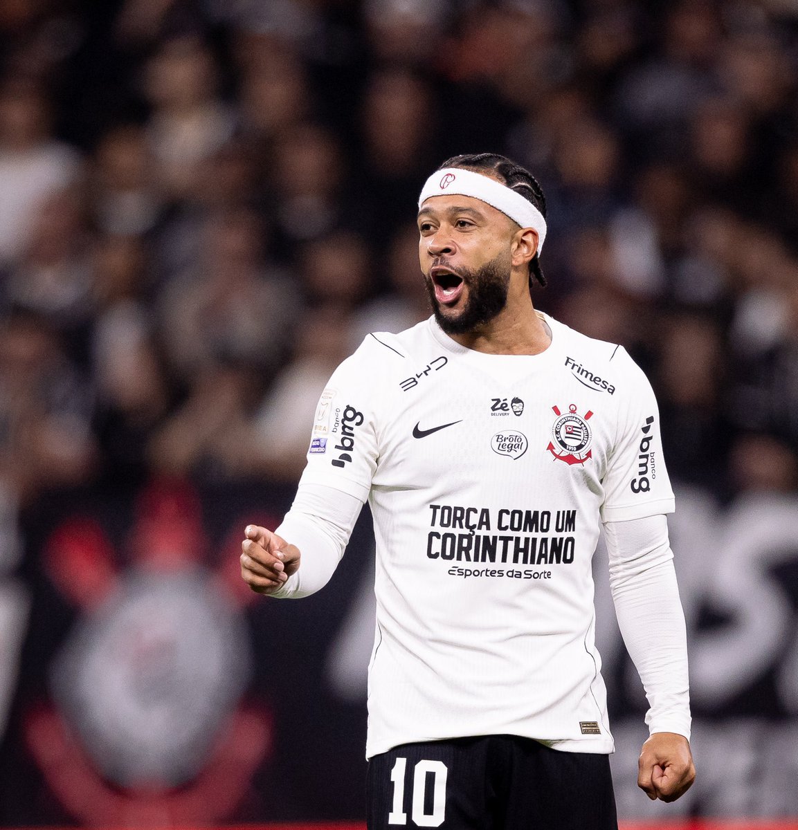futebol_info's tweet photo. ⚠️ Agora! Corinthians alega que Memphis Depay decidiu retirar todas as exigências consideradas abusivas pelo clube e que agora só depende da aprovação nos exames médicos para a renovação do contrato.

🗞️ @samircarvalho 
📸 Rodrigo Coca/SCCP https://t.co/iCyhI4fU1w