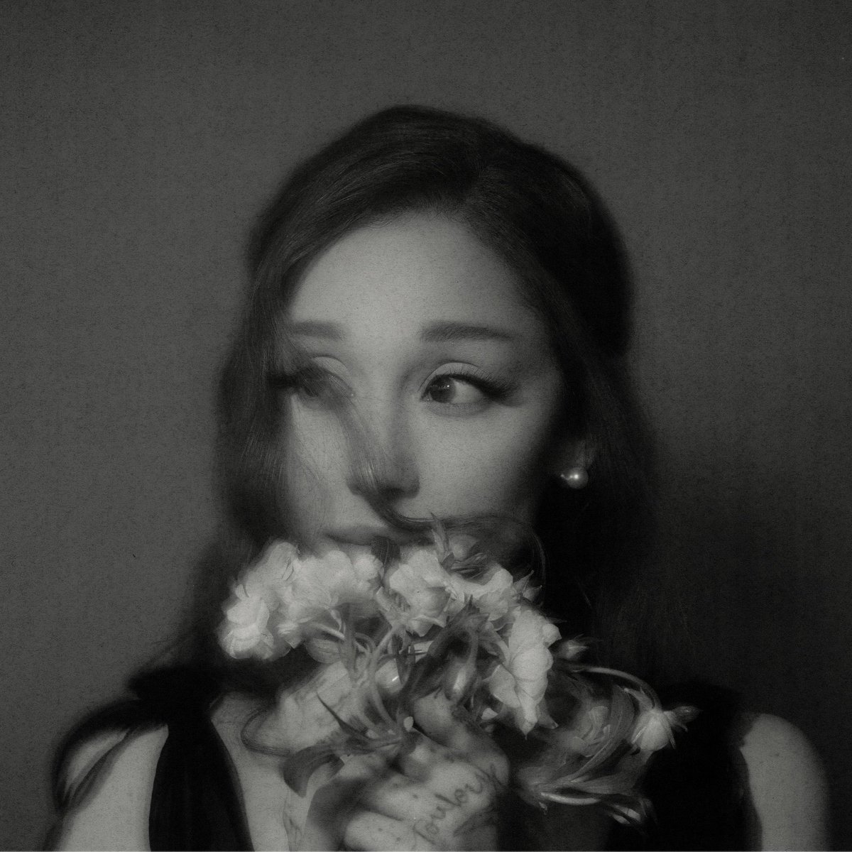thearianahub's tweet photo. Ariana Grande is simultaneously occupying the top 2 on both global Spotify and Apple Music. 

— It’s the first time she’s doing this for multiple days since “thank u, next” (2019). https://t.co/CfcahKUnGg