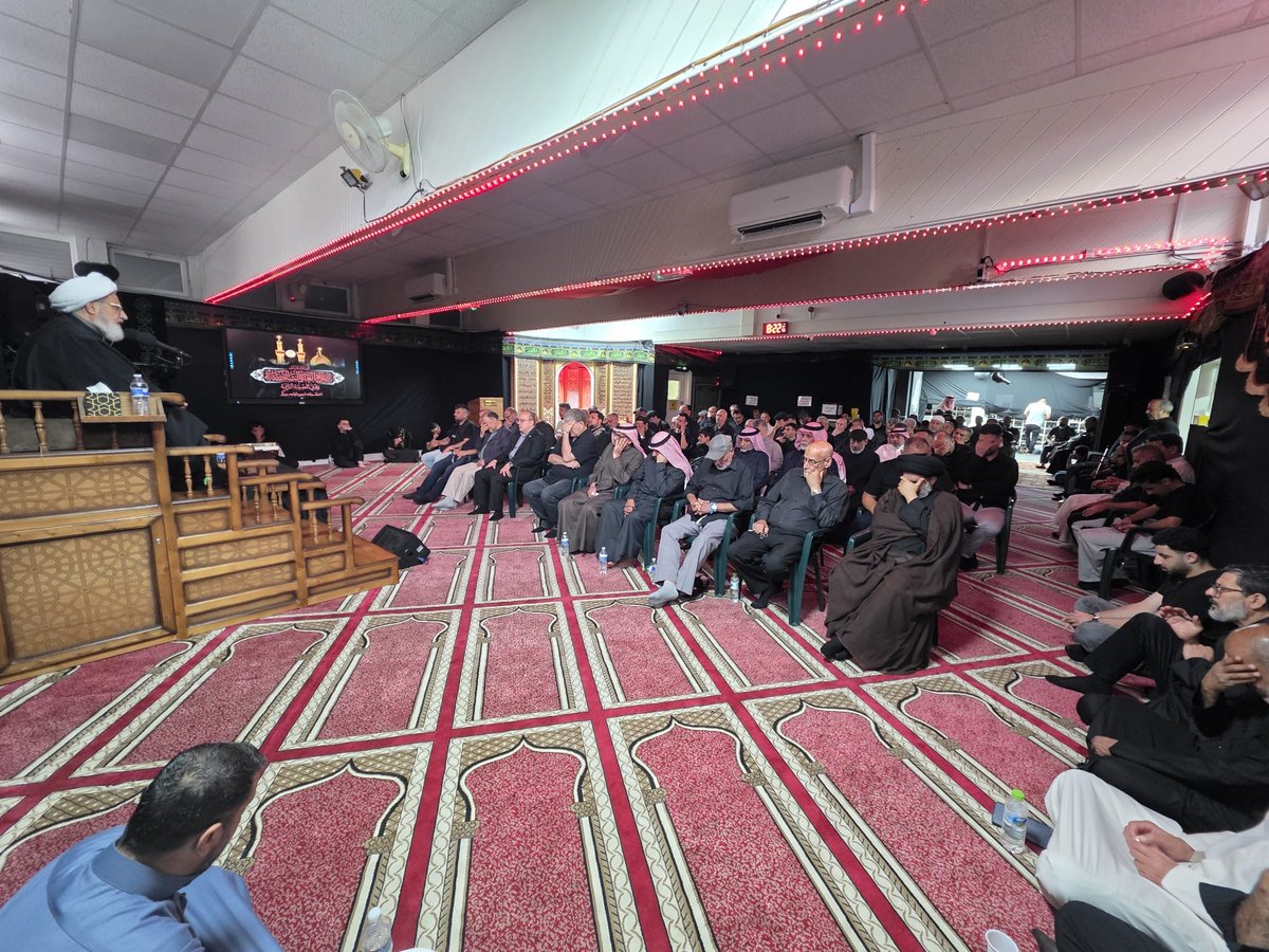 IraqinMan's tweet photo. حضر القنصل العام لجمهورية العراق في مانشستر مجلس العزاء الذي أقامته مؤسسة دار الهادي في مدينة مانشستر ، بمناسبة ذكرى أربعينية الإمام الحسين (ع) 
The Consul General attended a mourning gathering held on the occasion of the Arbaeen commemoration of Imam Hussein (peace be upon him) https://t.co/cz5st9kLyg