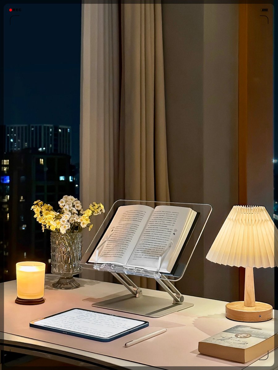 wwjd484's tweet photo. Just lost track of time in this cozy bedroom playlist—soft lo-fi beats + acoustic guitar = the perfect vibe for late study nights, no notes needed. https://t.co/MYawrDE6DM