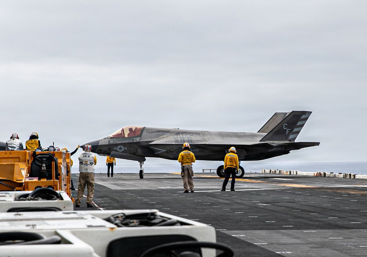USPacificFleet's tweet photo. ✈️⚓ F-35B Lightning II aircraft launched from USS Makin Island (LHD 8) during routine operations with the Makin Island Amphibious Ready Group and the 13th Marine Expeditionary Unit, strengthening Navy-Marine Corps readiness and lethality at sea. #USNavy #USMC #ReadyToDefend https://t.co/WeEkFPEvNQ