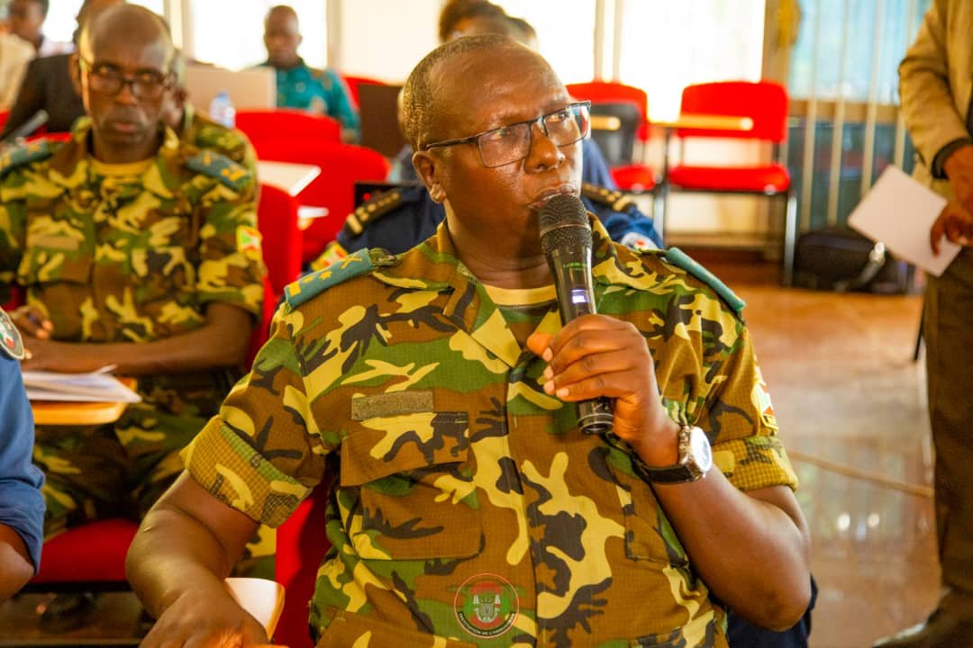 OmbudsmanBI's tweet photo. L’Ombudsman Aimée Laurentine KANYANA s’engage à accompagner les autorités locales : recueillir leurs préoccupations, faciliter le dialogue et formuler des recommandations constructives pour une administration plus proche des citoyens.  
#Burundi https://t.co/UJMdQZNCeg