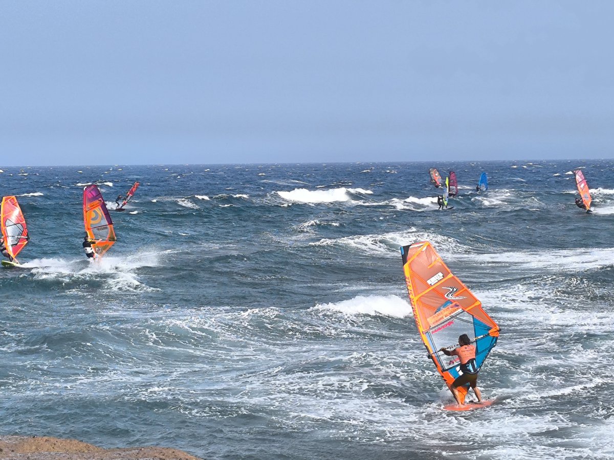 leodesinquieto's tweet photo. ¡Agüita! 💨🤙 @windandwaves_festival #elmedano #granadilladeabona #tenerife 
.
.
@granadillaabona @MuchoXdescubrir @VisitTenerifeES @TurismCanarias @pwaworldtour #windsurf #leodesinquieto 😎 https://t.co/NkSdrePu6H