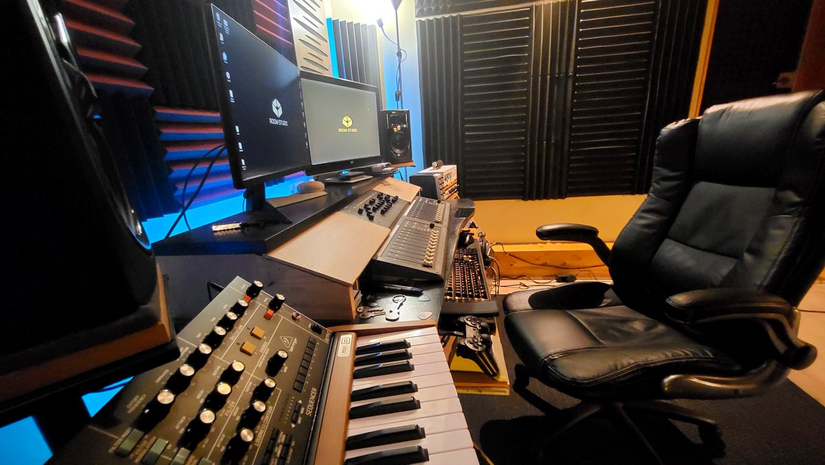 Gerar_Insane's tweet photo. Me llegan a decir cuando era un crío que acabaría ganándome la vida así y no lo hubiera creído. Tampoco faltó en el camino quien decía que no se podía. 
#live #guitar #producer https://t.co/fwK29diEN8