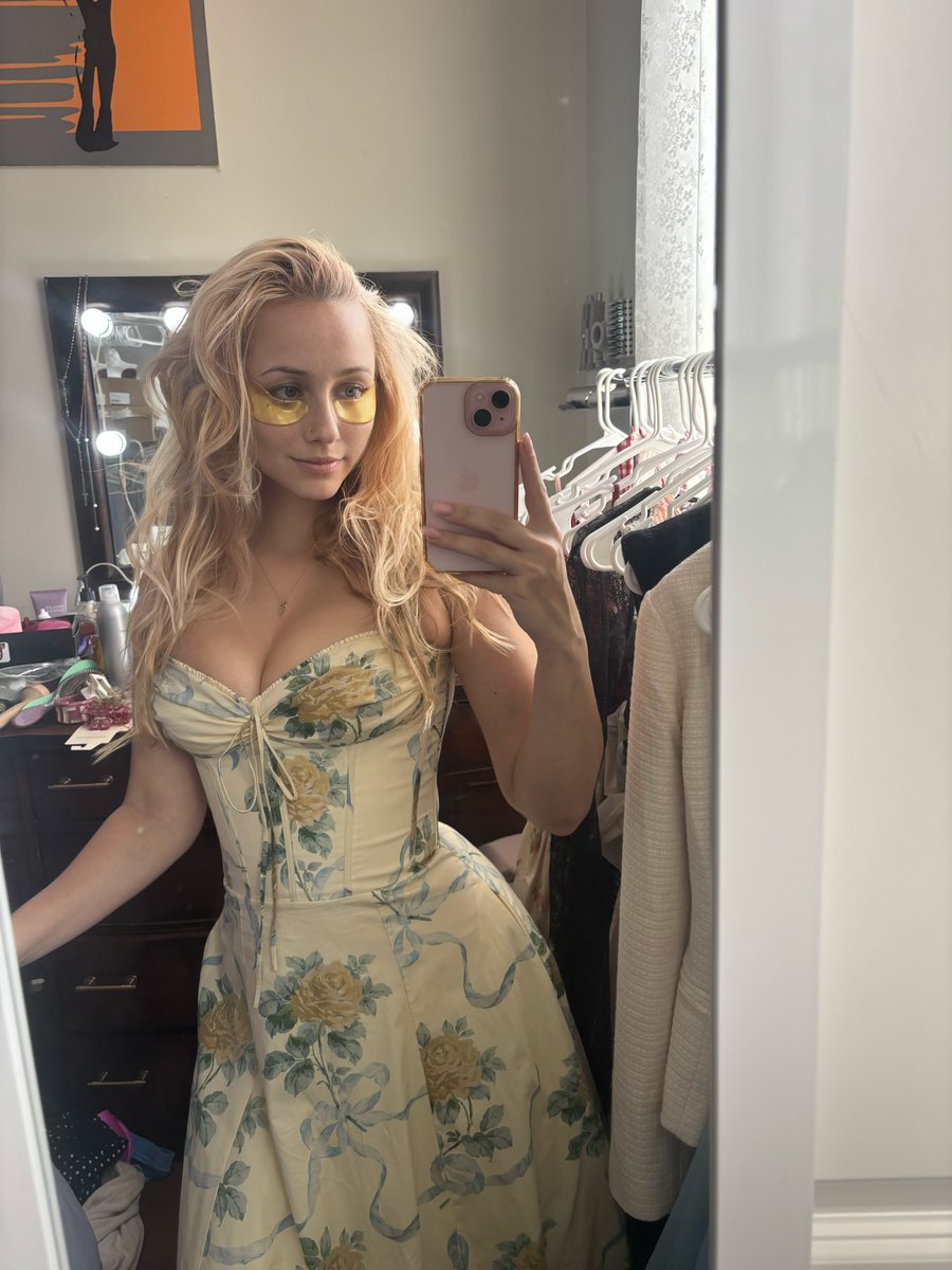 lanadelamo's tweet photo. I’m hot before I’m even ready https://t.co/ovXZSP1mNX