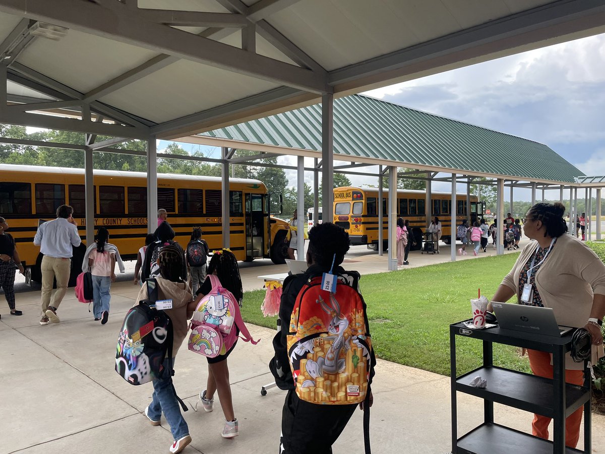 KrystalShaw9's tweet photo. Afternoon dismissal at @BethlehemES_HCS was focused on student safety and consistency in routines! It’s a great day to be a Bobcat! @FreesEdWorld @RoxannEvan46848 @kvt_11_3 @DrKeshaJones1 @AntonioMattox2 https://t.co/LAZfPVL457