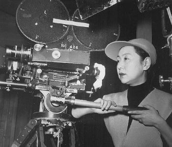 CosasdeBara's tweet photo. La filmografía de Kinuyo Tanaka, que dirigió a pesar de la oposición de Kenji Mizoguchi. Desde la crítica a la hipocresía social en "La noche de las mujeres" hasta la rebelión íntima en "Amor bajo el crucifijo". Cine que miró donde otros apartaban la vista https://t.co/nLmkSdzrgC https://t.co/6FBu1N8k4u