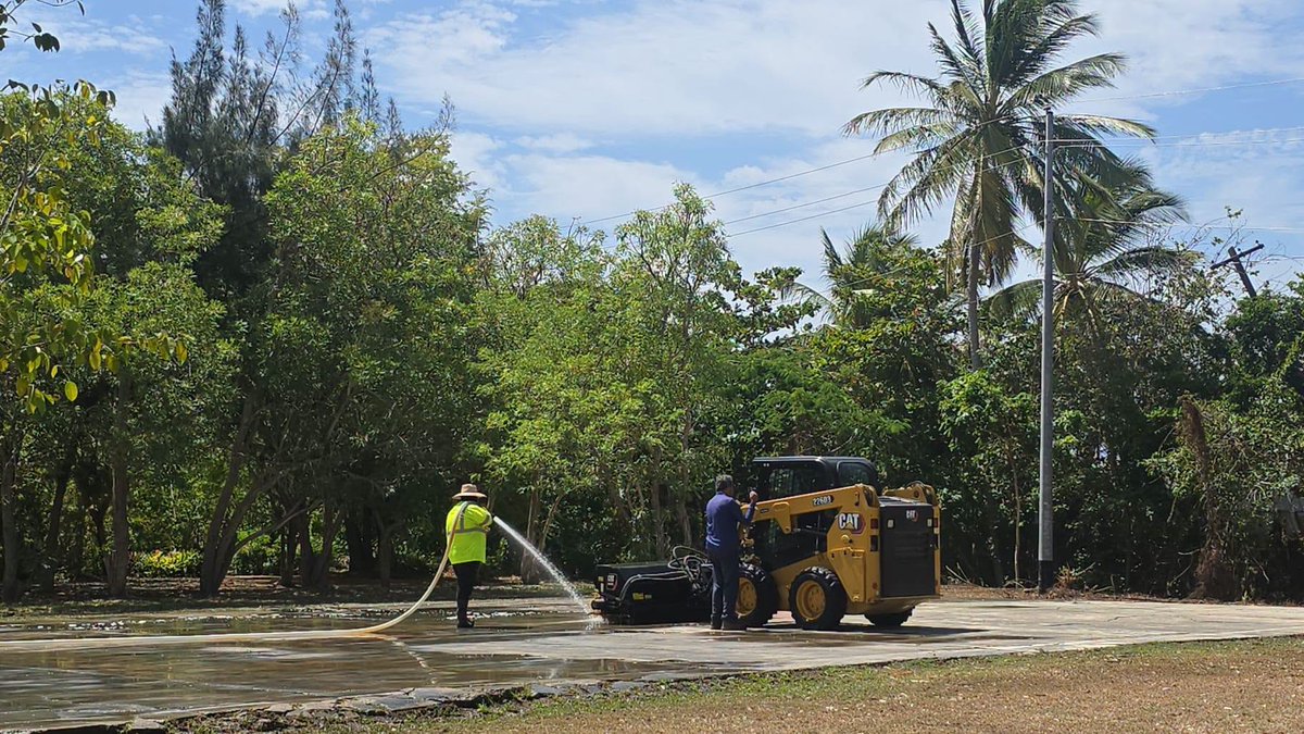 FallenBiker's tweet photo. @TorresGotay Mientrastanto en Guayama. El municipio gasta agua como si no pasara nada, Al parecer la informacion de sequia no ha llegado a la ciudad Bruja. https://t.co/vGFPnCSDSg