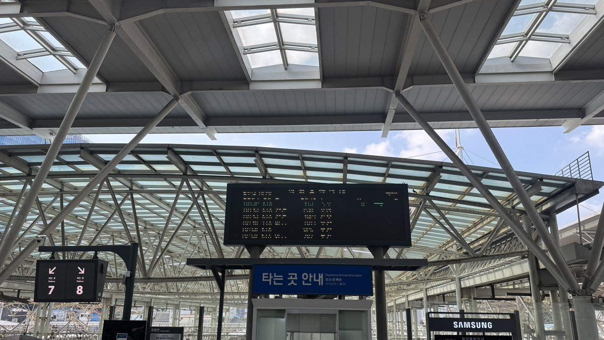 GANAL76's tweet photo. ….🚅🚄 https://t.co/6dQP4ljXv8