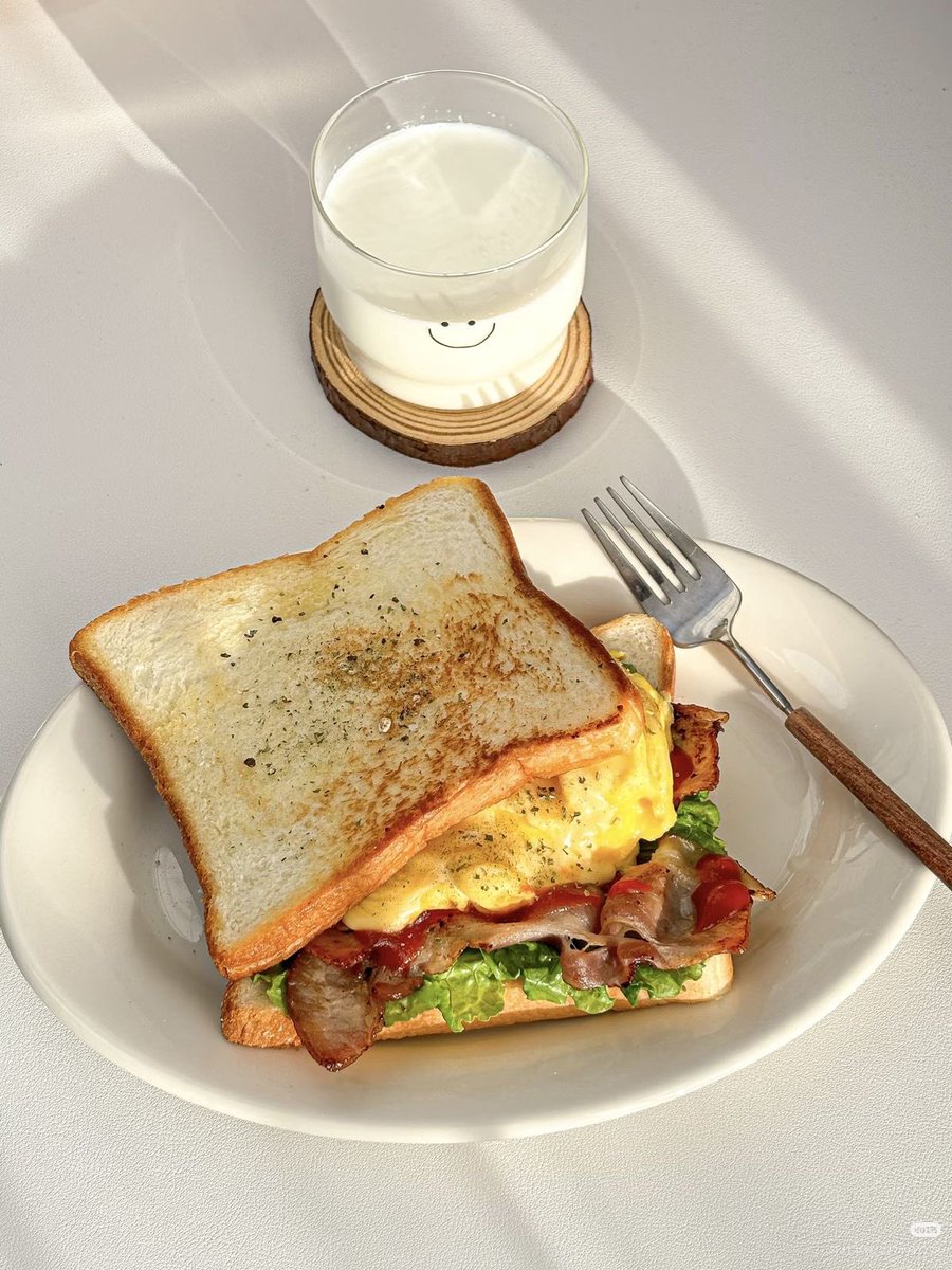 heilicia's tweet photo. @THExBACKSTAGE Ini sedang sarapan. Mau gak kamu? https://t.co/sl93GeCv50