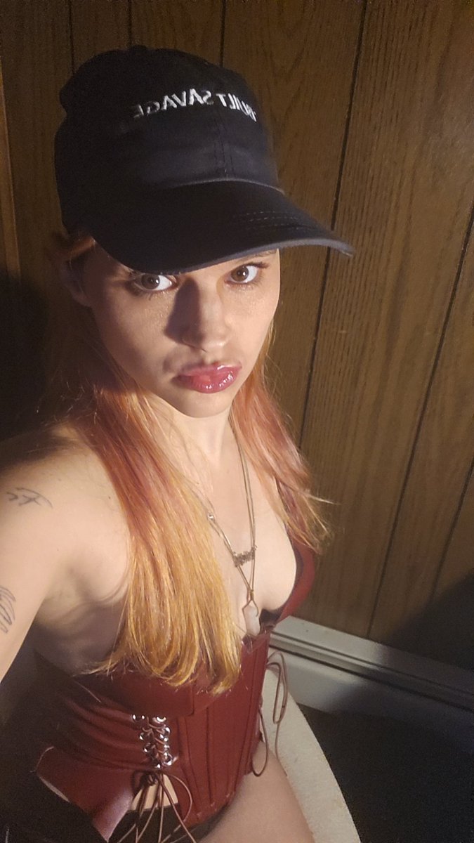 djcountrygurl88's tweet photo. Modeling a peice from savannah dexters closet #currentpictures #dexlvlappear #model #hatergonnahate #savage https://t.co/pWWf4qtHKz