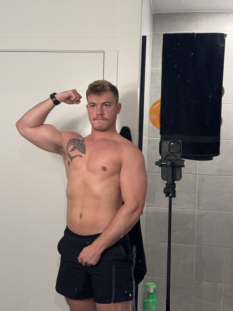 bamaboiCO's tweet photo. I got one of these things (it didn’t come with remote I’m returning it)

Anyways chest day :D https://t.co/voOZlKMiz1