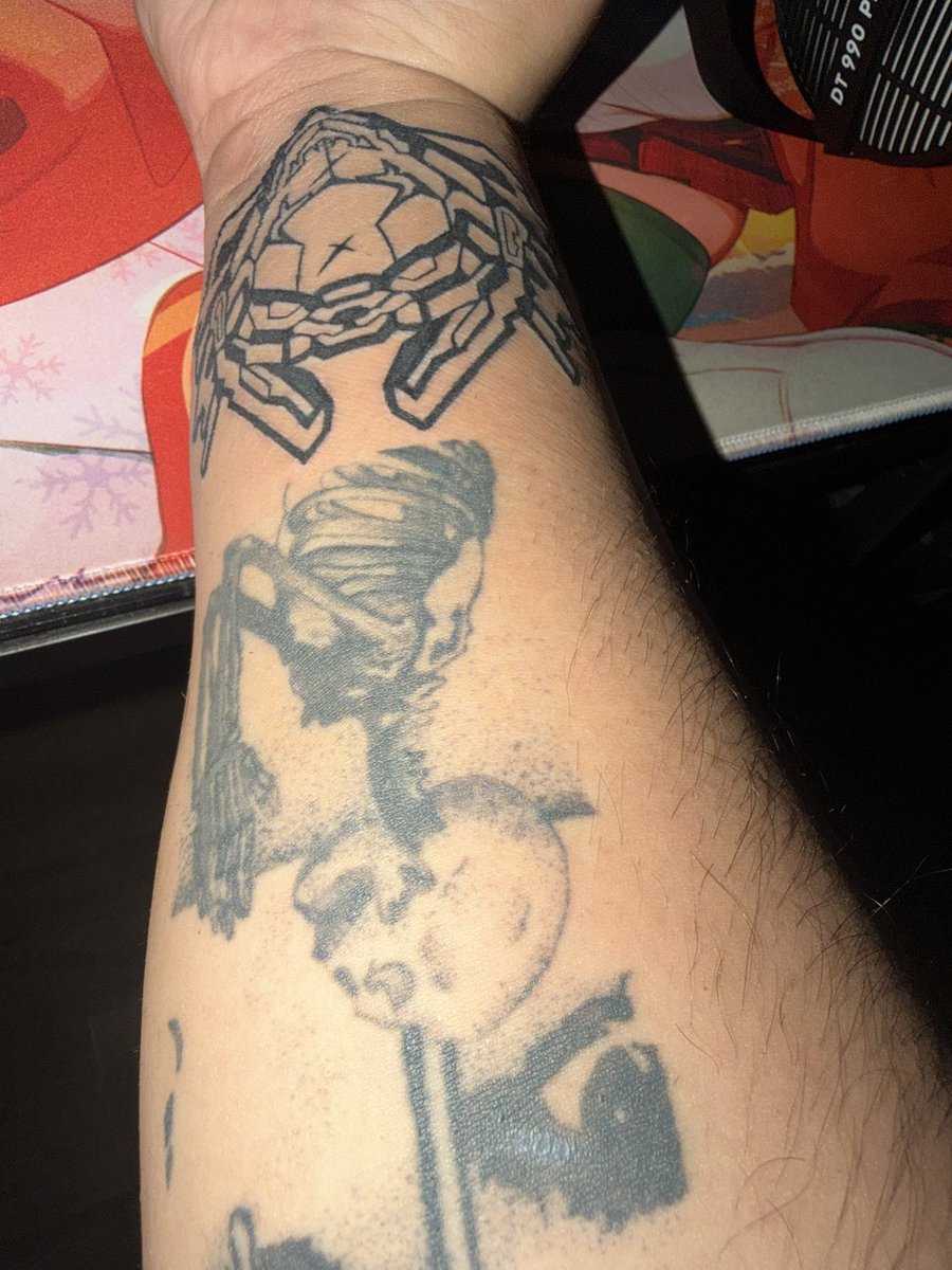 TheRaccoom_'s tweet photo. new zen tattoo ermmm it’s been two weeks since this ngl don’t mind the shitty photo #Zentreya https://t.co/4ESjyt2nDh