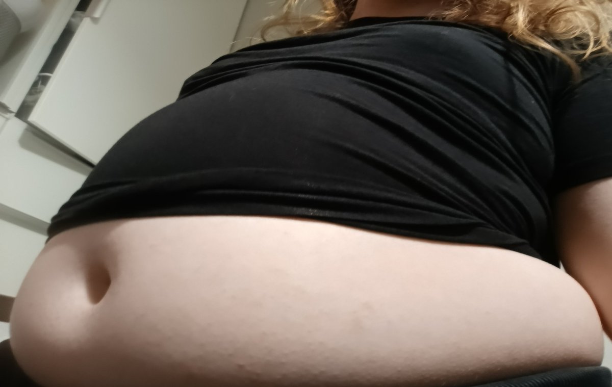 Femste000's tweet photo. It was my birthday today! So of course I made sure to eat plenty of takeaway and dessert to celebrate :p
And I also know a few of you would love to see the aftermath...
So here you go!
#feedee #fat #plussize #chubbytrans #chubby https://t.co/hVc1X3EYJG