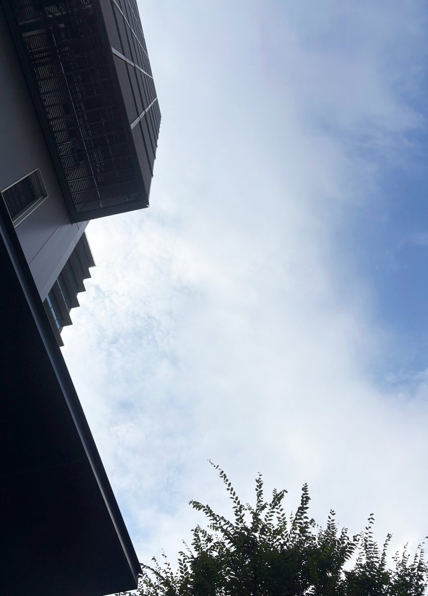 favorina_com's tweet photo. おはようございます。
福岡は☁気温31℃
今日は　＃日本最高気温の日
1933年7/25から設定、何度が更新し、2025年8/5に群馬県伊勢崎市で41.8℃を観測したことからさらに更新。
今年も40℃越えが度々報道されてますが、日付が更新されるかもしれません🥵
#企業公式が毎朝地元の天気を言い合う #イマソラ https://t.co/GdHQlcRRTT