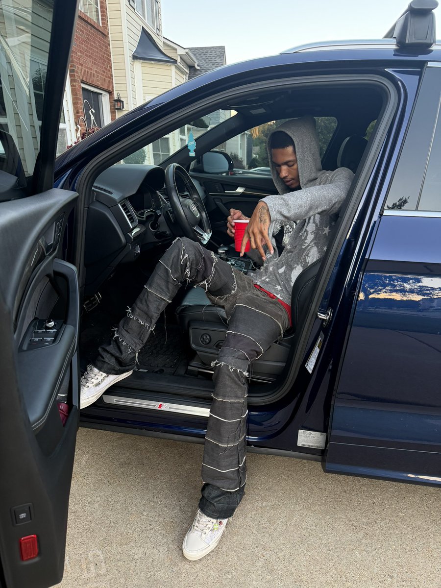 rob6ixx's tweet photo. flyest nigga you'd lay eyes on https://t.co/pgDqoSVZrt