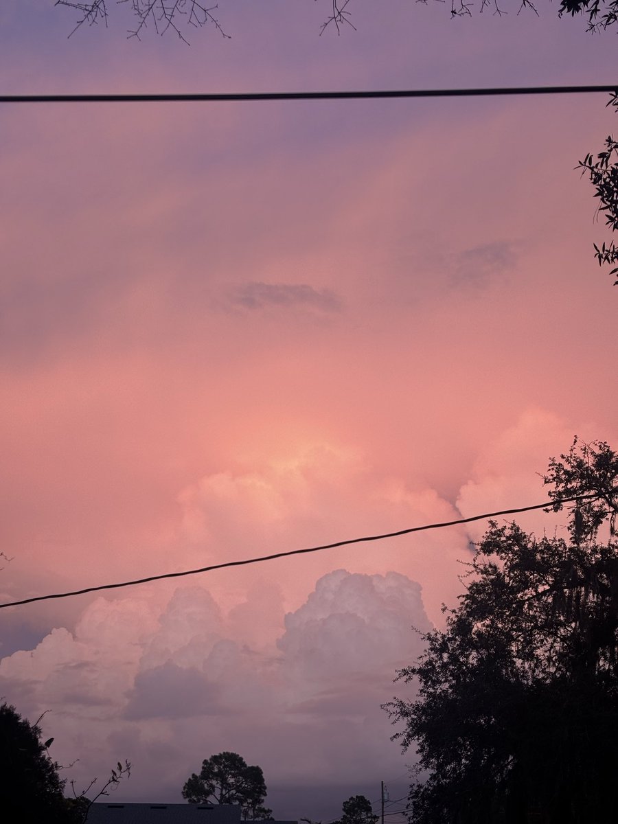 AlannaAmon's tweet photo. Glow knowings.

Day submitting to dusk. 

Amongst the skies. 

Behold the behind views.

Opposite directions of the setting sun. 

Looking back, when necessary. https://t.co/dQQF7IGDxI