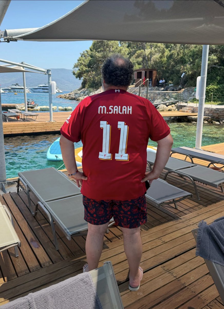 ZamHaberAjans's tweet photo. Mohamed Salah’ın iki yıllık transfer ücretinin tamamını ödeyen Yemeksepeti’nin sahibi Nevzat Aydın’ın Salah fotmalı paylaşımına yorum yağdı: https://t.co/V3pXvXcU8d